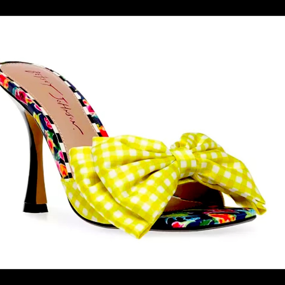 🛑Betsy Johnson Women’s Skyee Sandals🛑